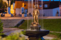 Purskkaevu "Tüdruk tuvidega" pronksist skulptuuri taastamine fotode järgi 2025 Viljandi<br />Restoration of the bronze sculpture of the fountain "Girl with pigeons" according to photos 2025 Viljandi, Estonia