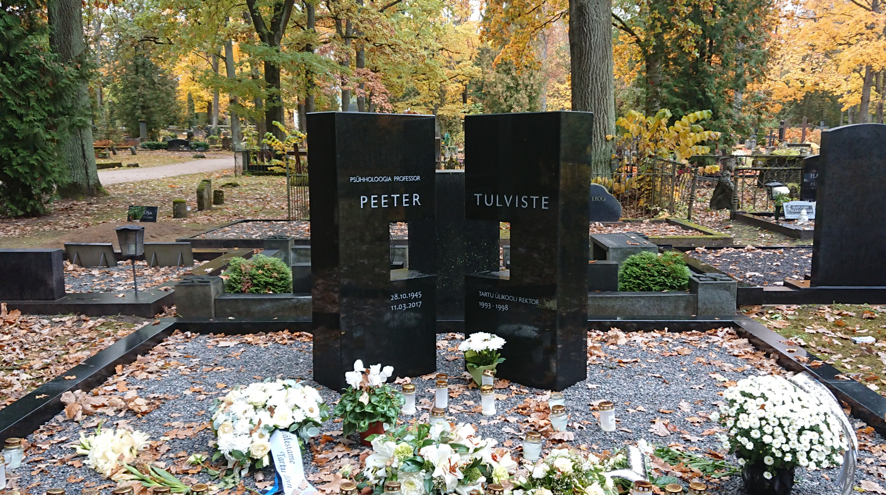 2019 Rektor P. Tulviste haud, Raadi kalmistu, Tartu