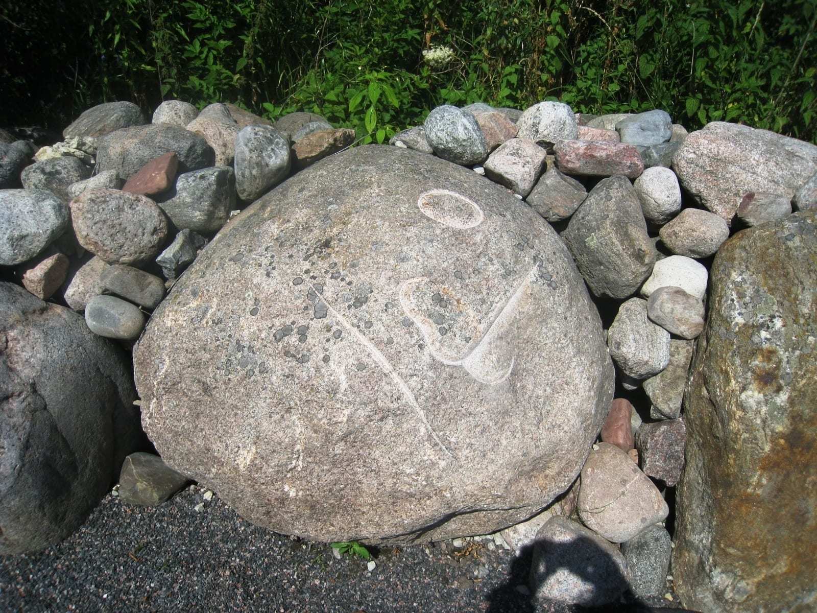 "MAA-ALUSED I"  2015 kivi,eraaed<br /> "The UNDERGROUNDS I" 2015 stone in private garden
