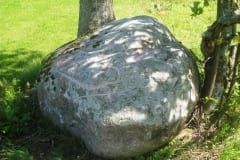 "MAA-ALUSED II"  2015 kivi,eraaed <br />"The UNDERGROUNDS II" 2015 stone in private garden