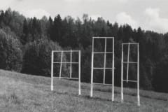 "VAADE TEISELE POOLE" 1993 puu - puuskulptuuri sümpoosion Võru-Kiidi, Eesti <br /> "VIEW TO THE OTHER SIDE" 1993 wood - wood carving symposium in Võru-Kiidi, Estonia